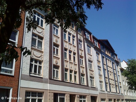 Glei&szlig;endes Licht l&auml;sst die herrlichen Fassaden der Hamburger Neustadt zur Geltung kommen